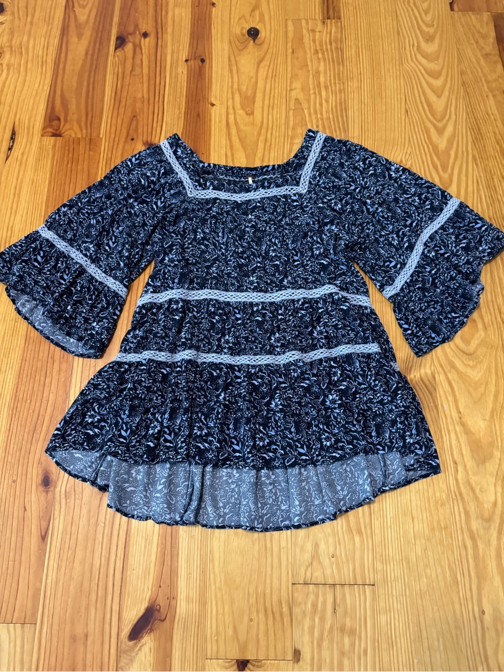Free People Talk About It Tunic Top Women’s Large Blue Floral Lace Boho Cottage - Picture 5 of 11